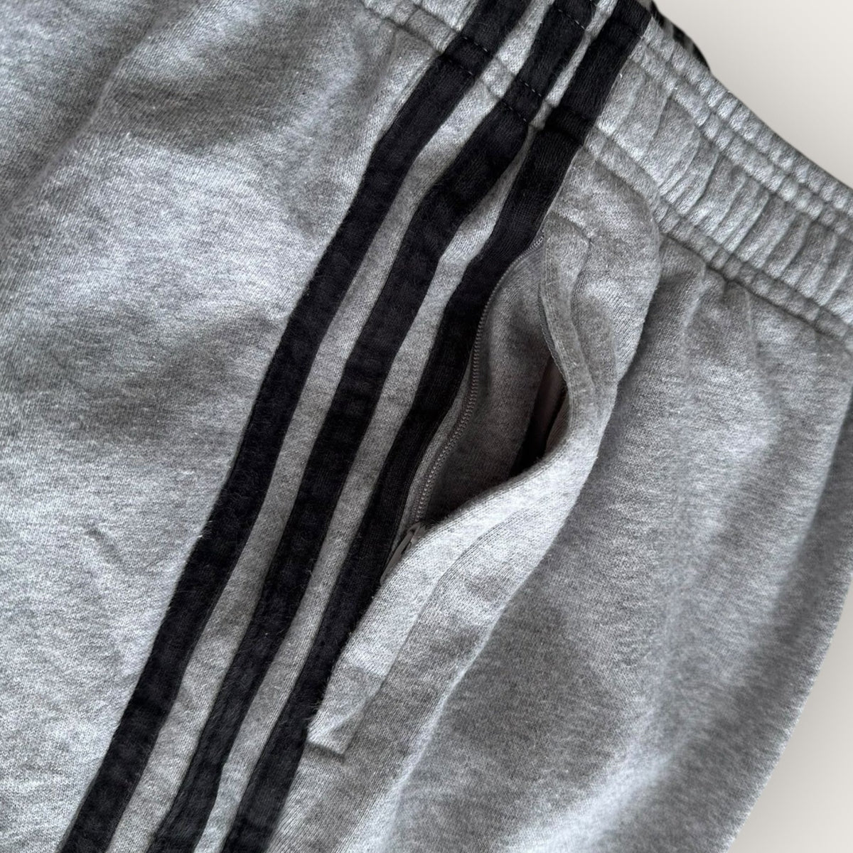 Adidas Sweatpants (M)