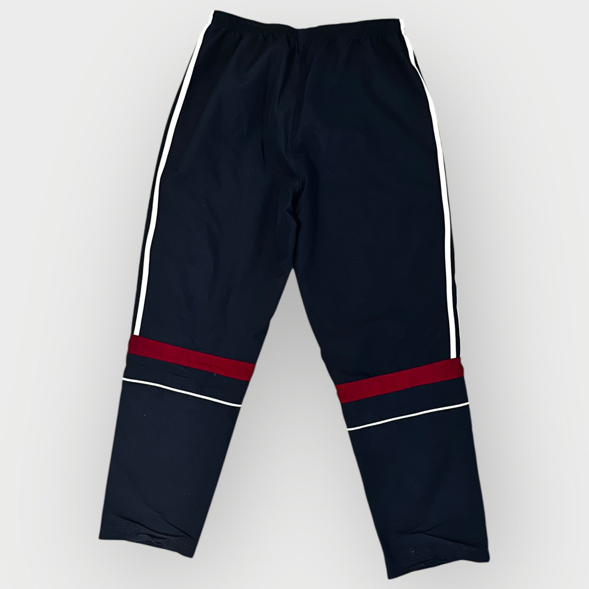Adidas Vintage Trainingshose schwarz mit roten Streifen – Teil des 90s Tracksuit Sets Größe M