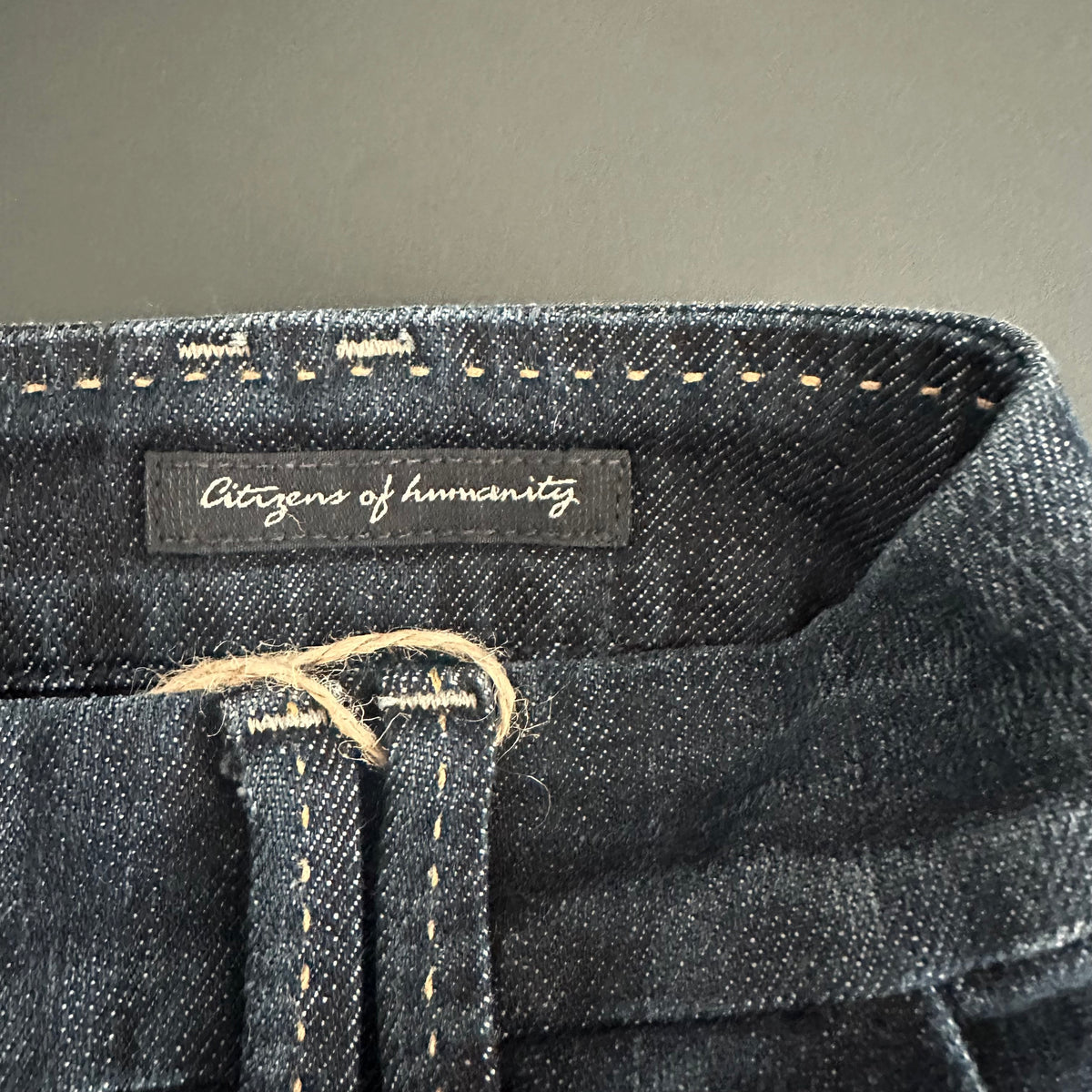 CITIZENS OF HUMANITY LOW WAIST SHORT (M)