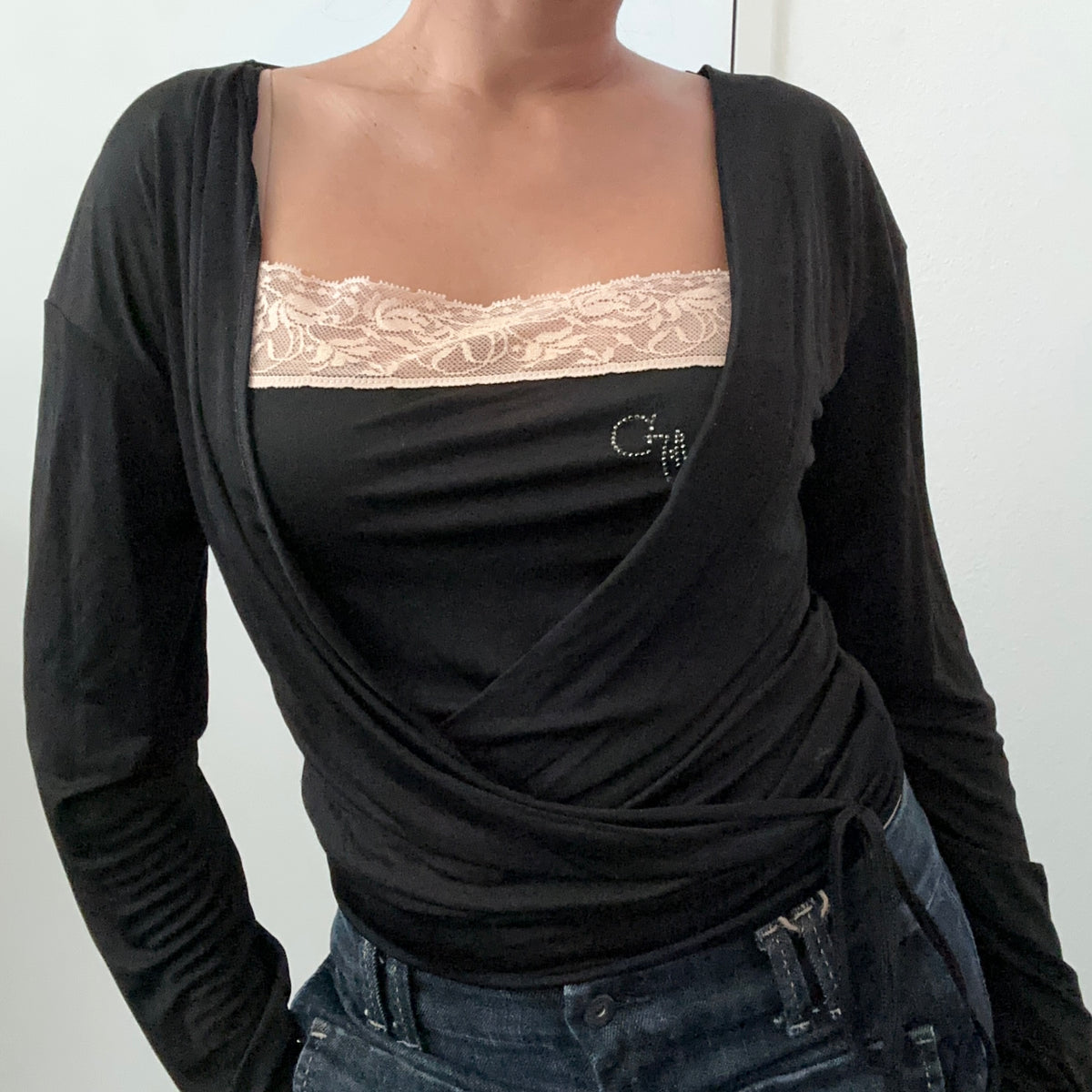 GUESS WRAP TOP (M)