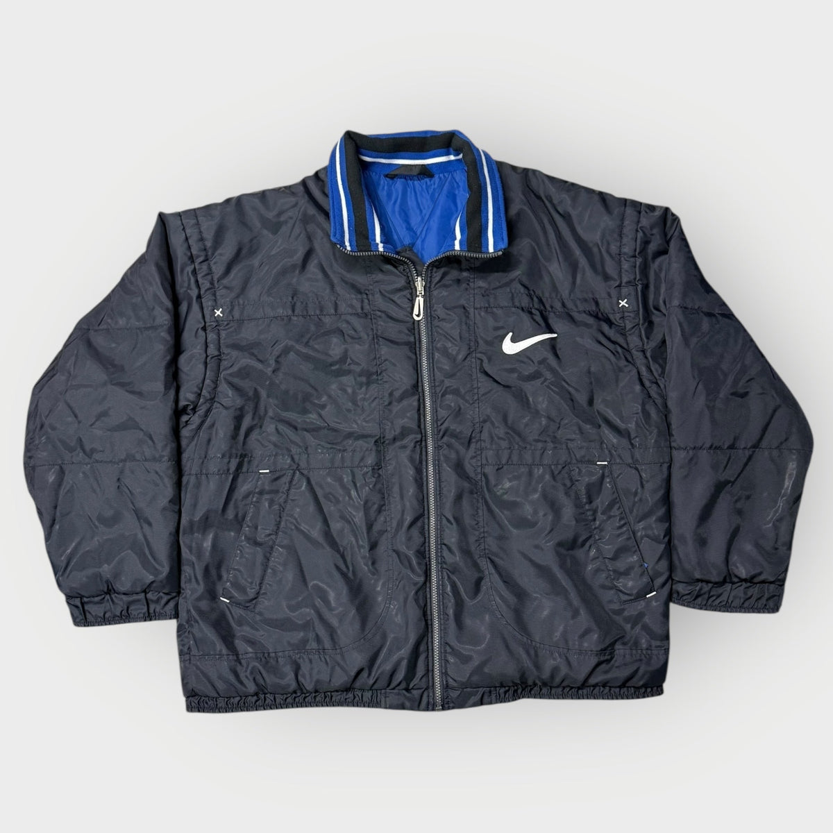 Vintage Nike Reversible Jacket – schwarze Seite mit großem Swoosh, Größe L, getragen