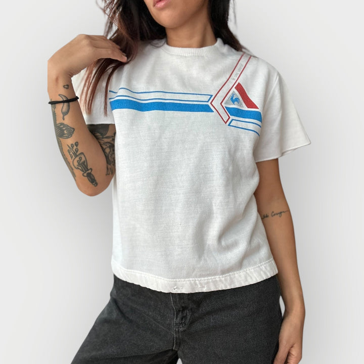 Vintage Le Coq Sportif T-Shirt weiß – Retro Sportshirt mit blau-rotem Streifenmuster Größe M