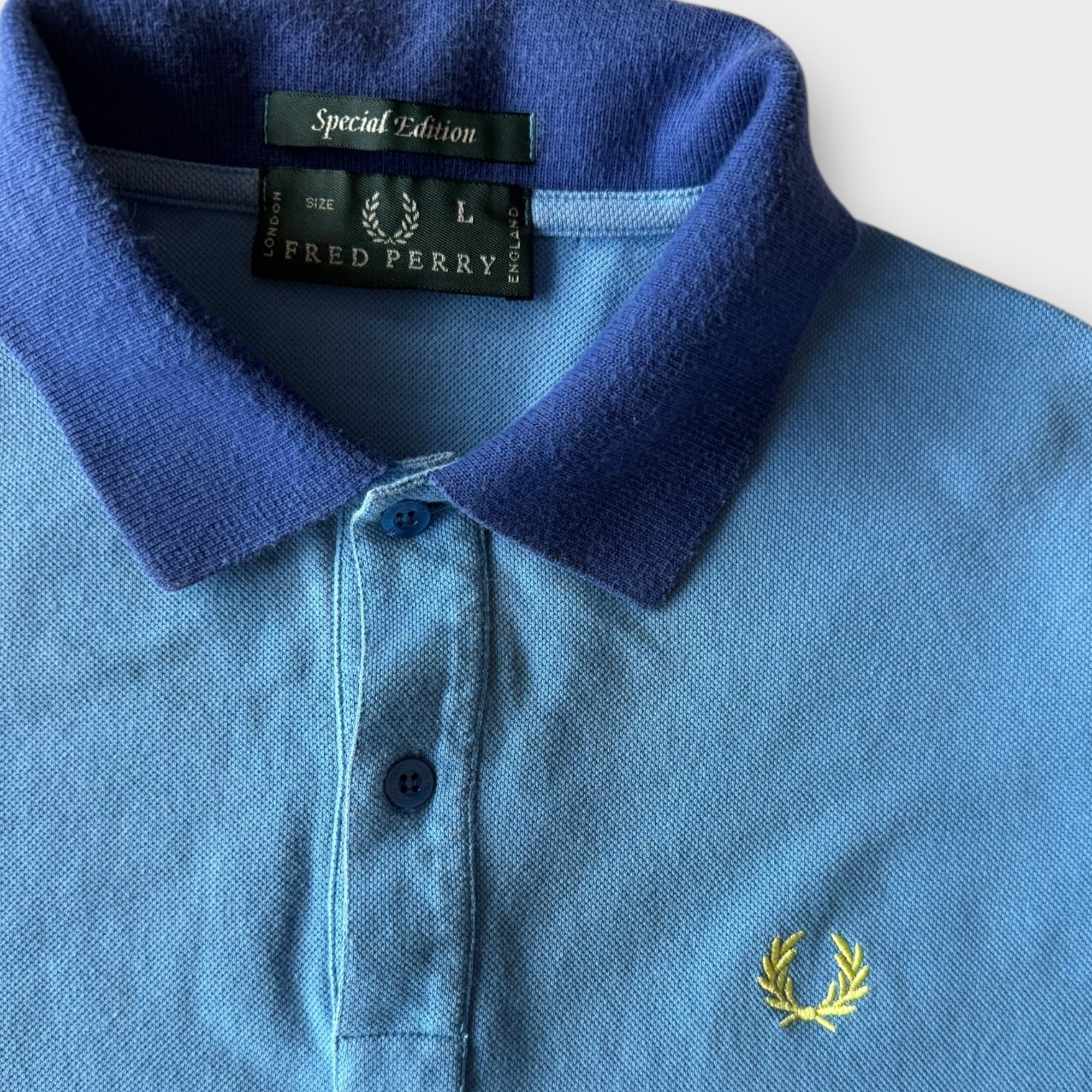 Fred Perry Polo – Special Edition in Hellblau (M)