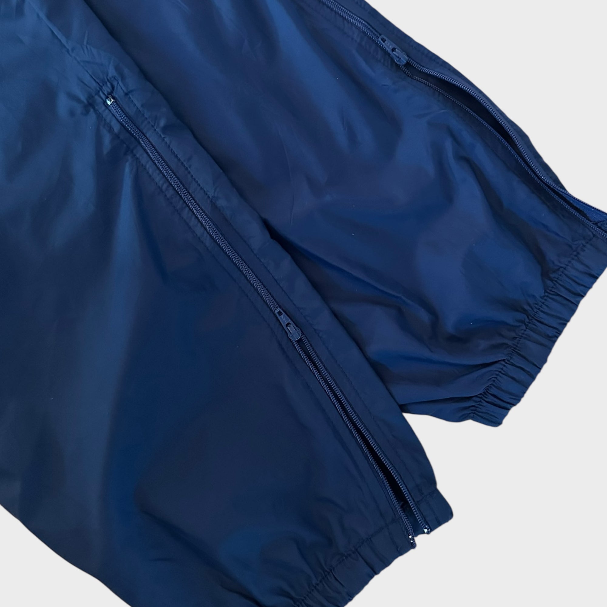 Nike blaue Sportshorts mit Reissverschlüssen (L)
