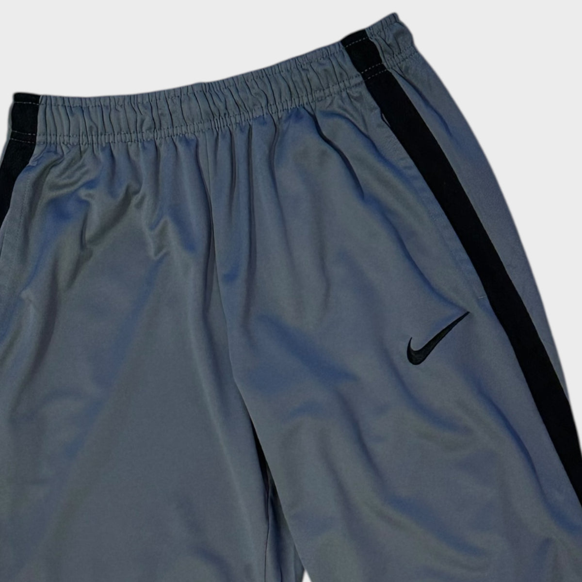 Graue Nike Sporthose mit Streifen (S)