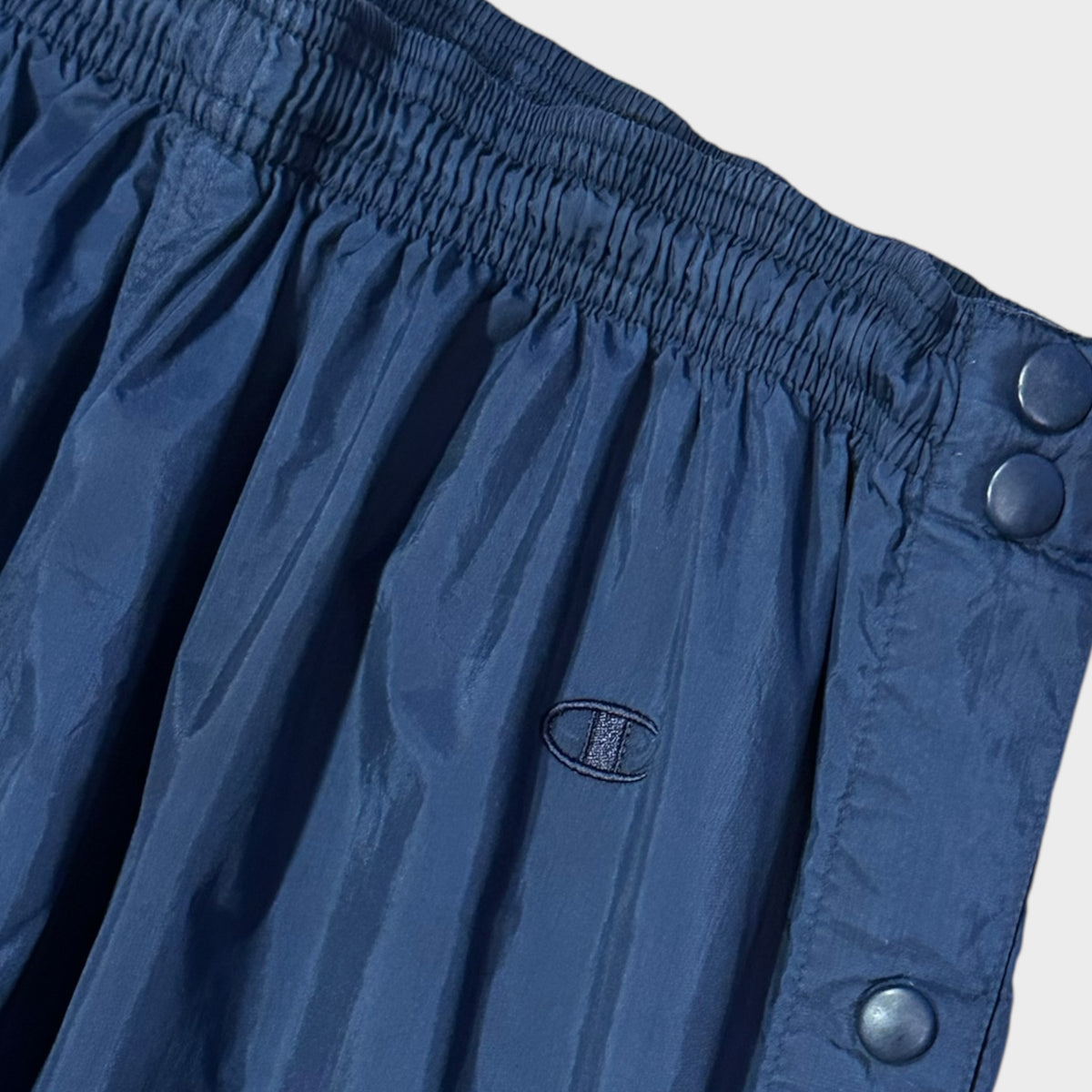 Navy Champion Trainingshose mit Druckknöpfen (M)