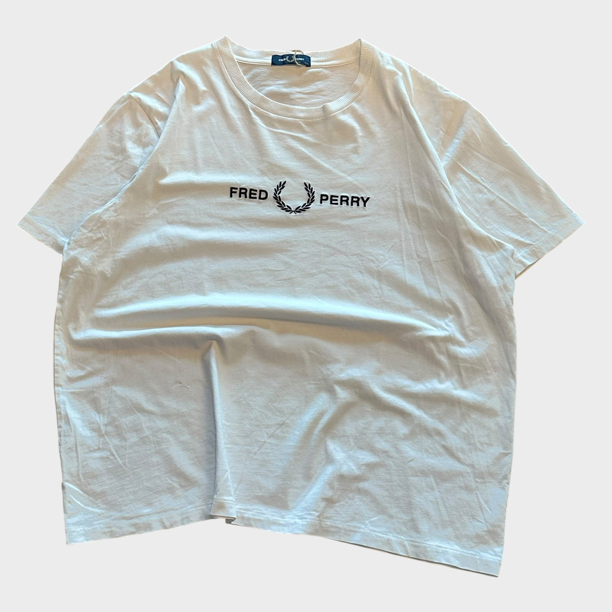 Fred Perry weisses Logo-T-Shirt (XL)