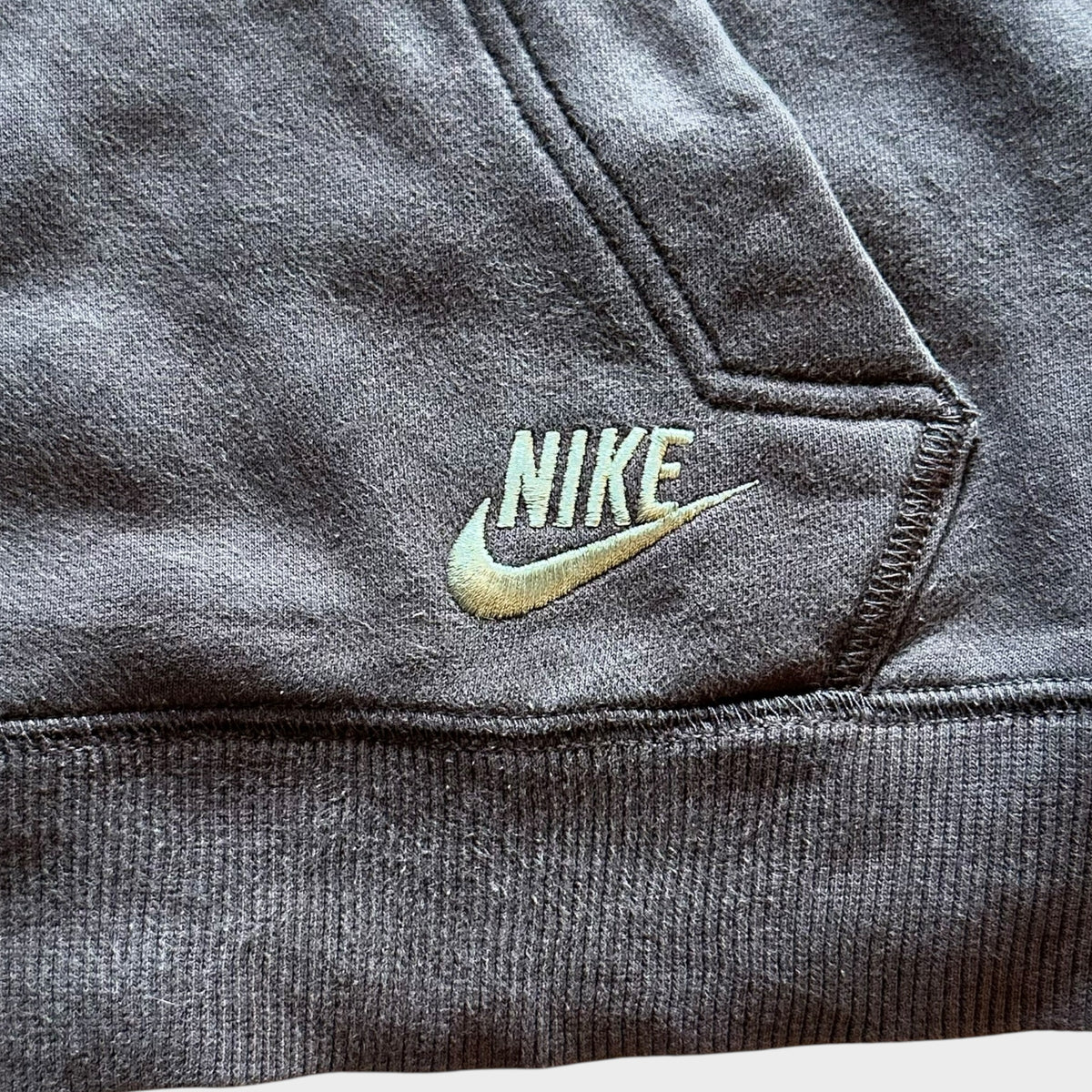 Nike Kapuzenjacke mit Reissverschluss (L)