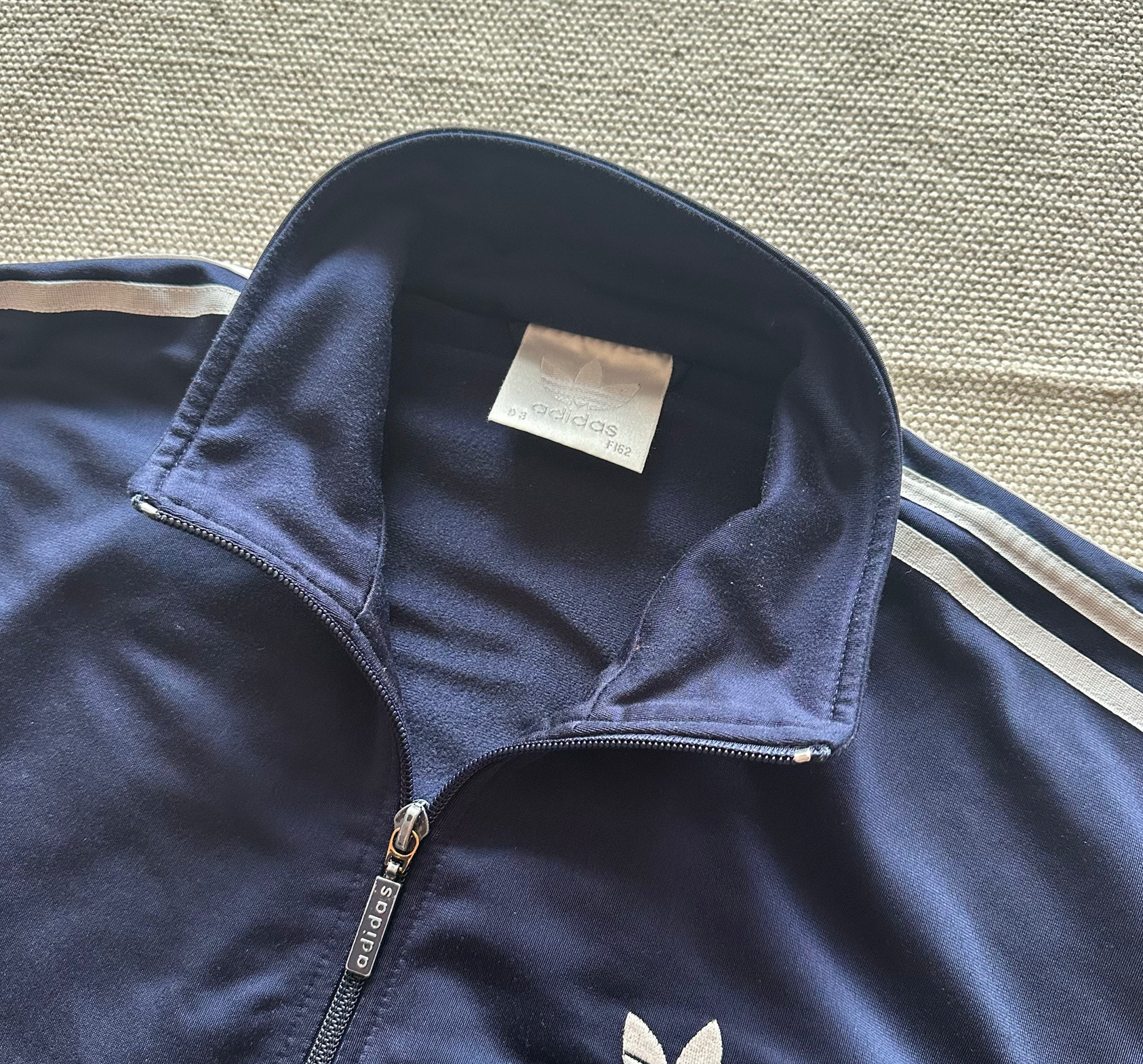 Adidas Trainingsjacke Classic in Dunkelblau – Grössenetikett L/40
