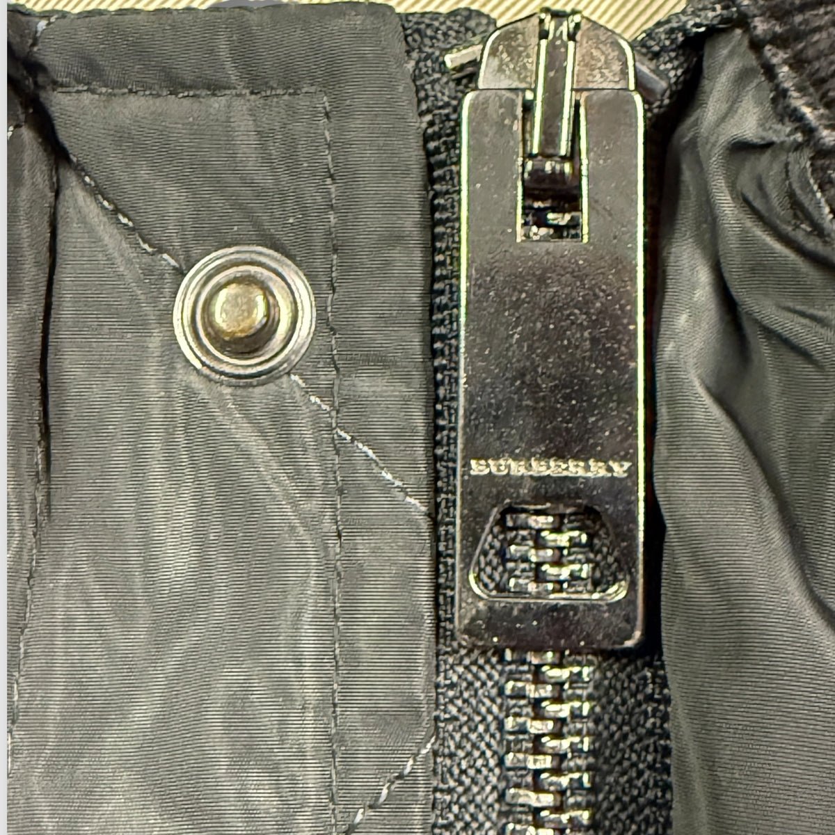 Burberry London Steppjacke Grau L XL Reissverschluss Detail