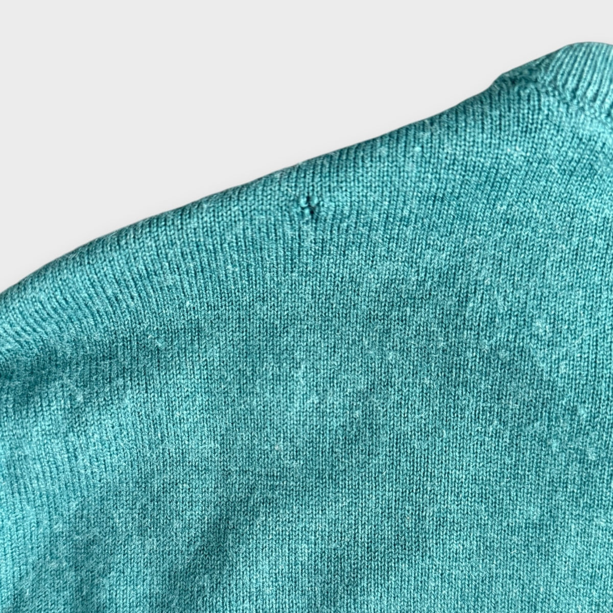 Burberry Strickpullover Detail kleine Löcher im Strick