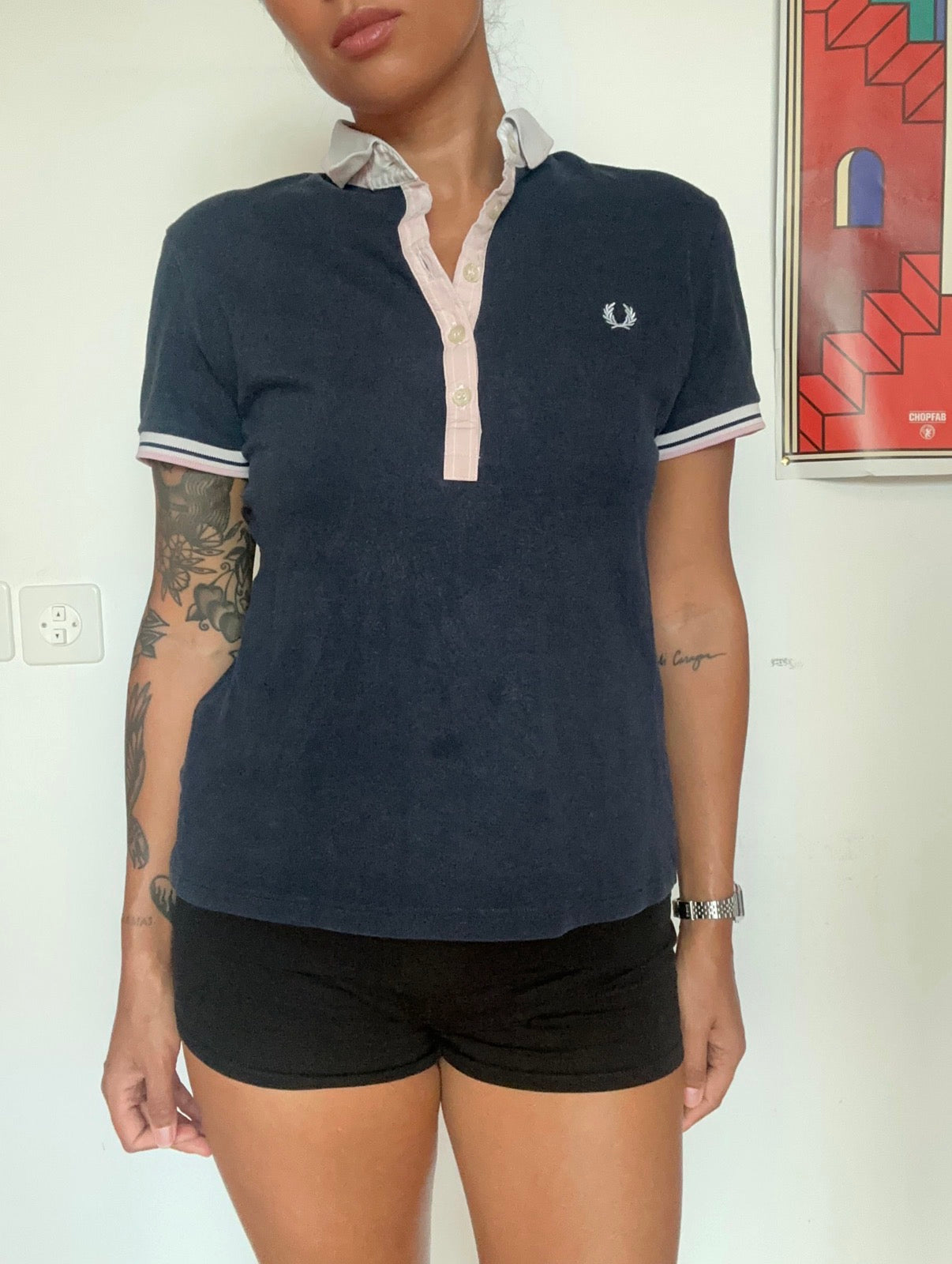 Fred Perry Damen Poloshirt in Marineblau – Passform vorne