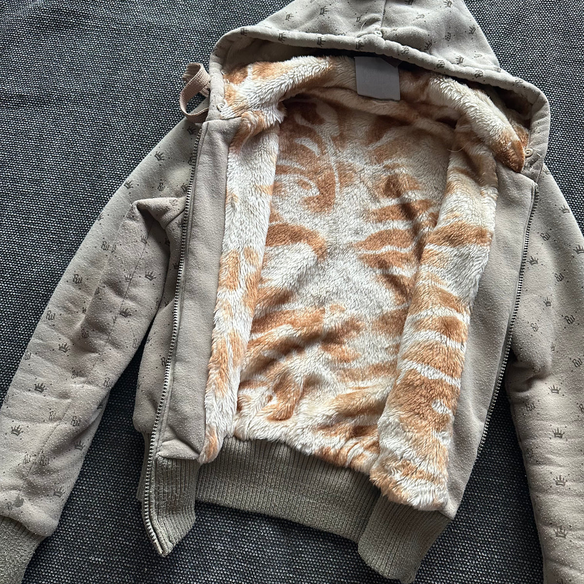 Gefütterter Zip-Hoodie mit Monogramm – Ansicht 3
