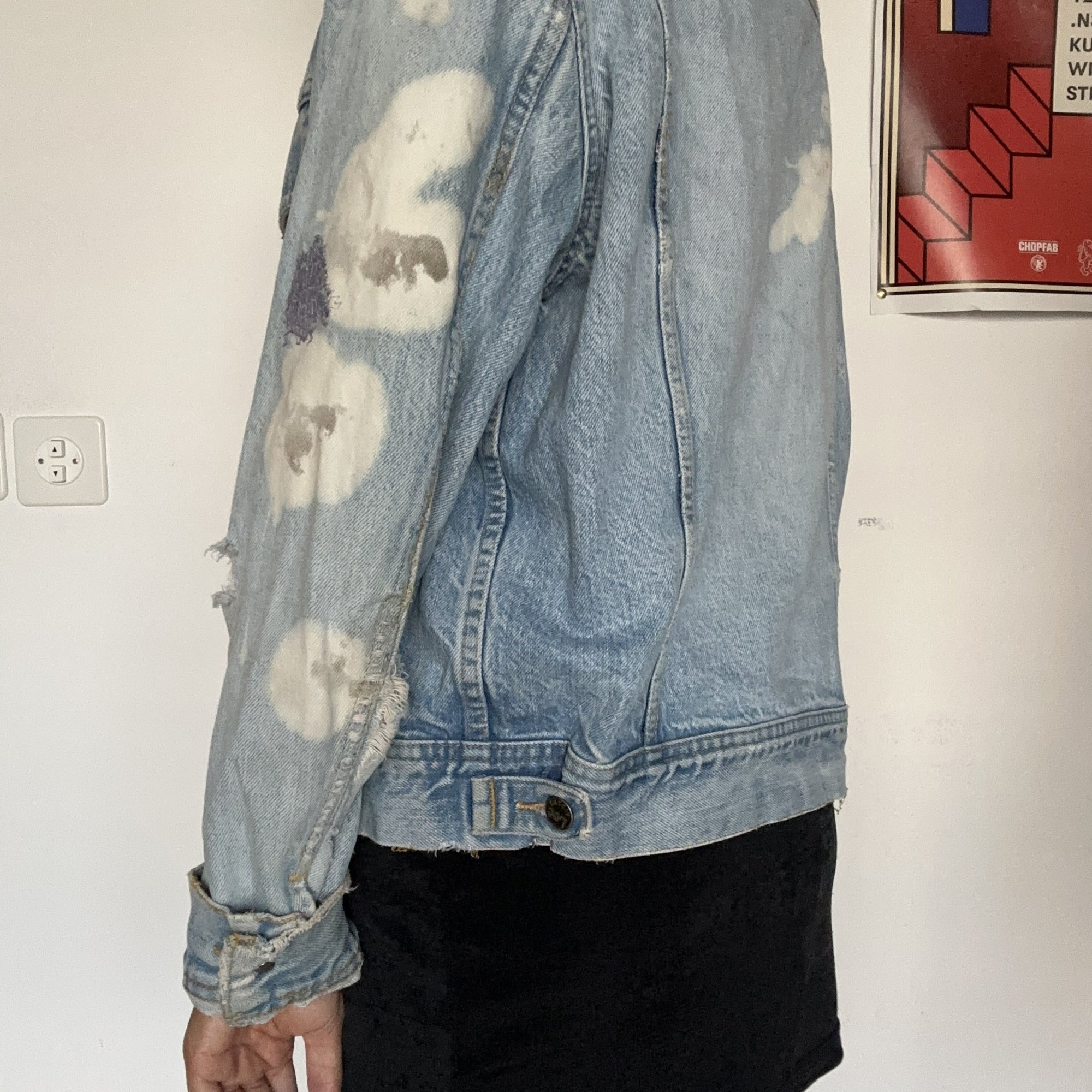 Destroyed Jeansjacke mit Bleach-Details – Ansicht 4