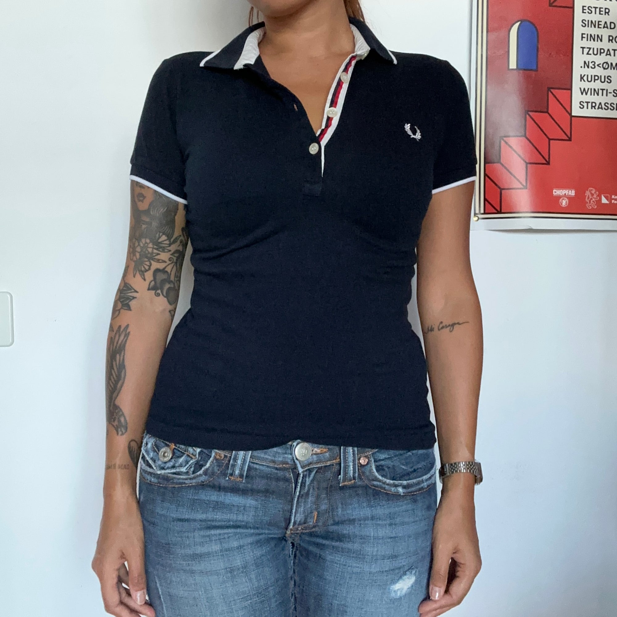 Dunkelblaues Fred Perry Poloshirt – Ansicht 2