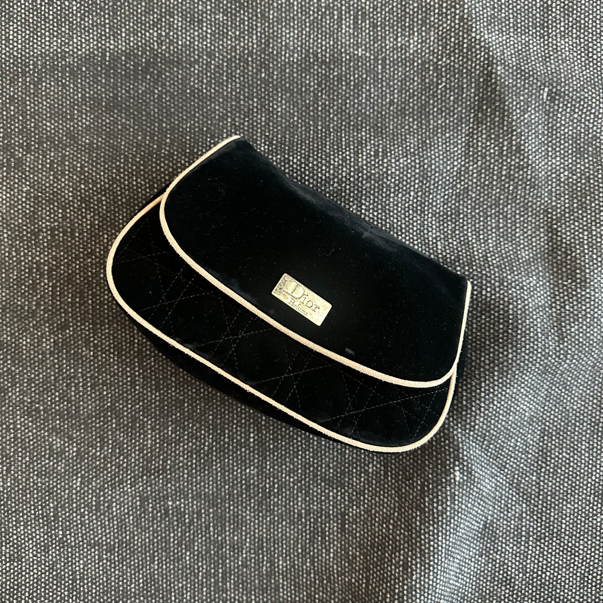 Schwarze Dior Samt-Clutch – Ansicht 1