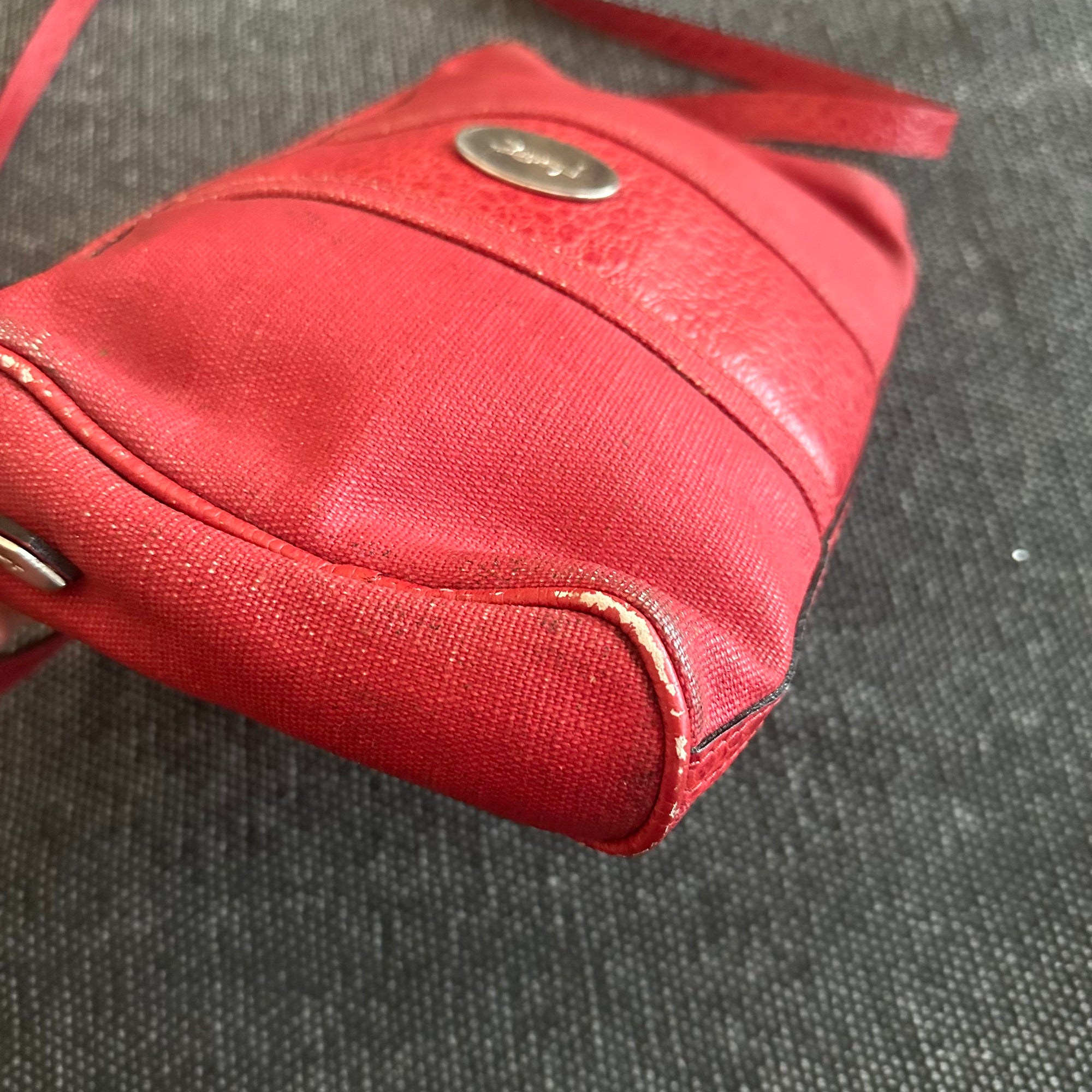 Rote Yves Saint Laurent Umhängetasche – Ansicht 4