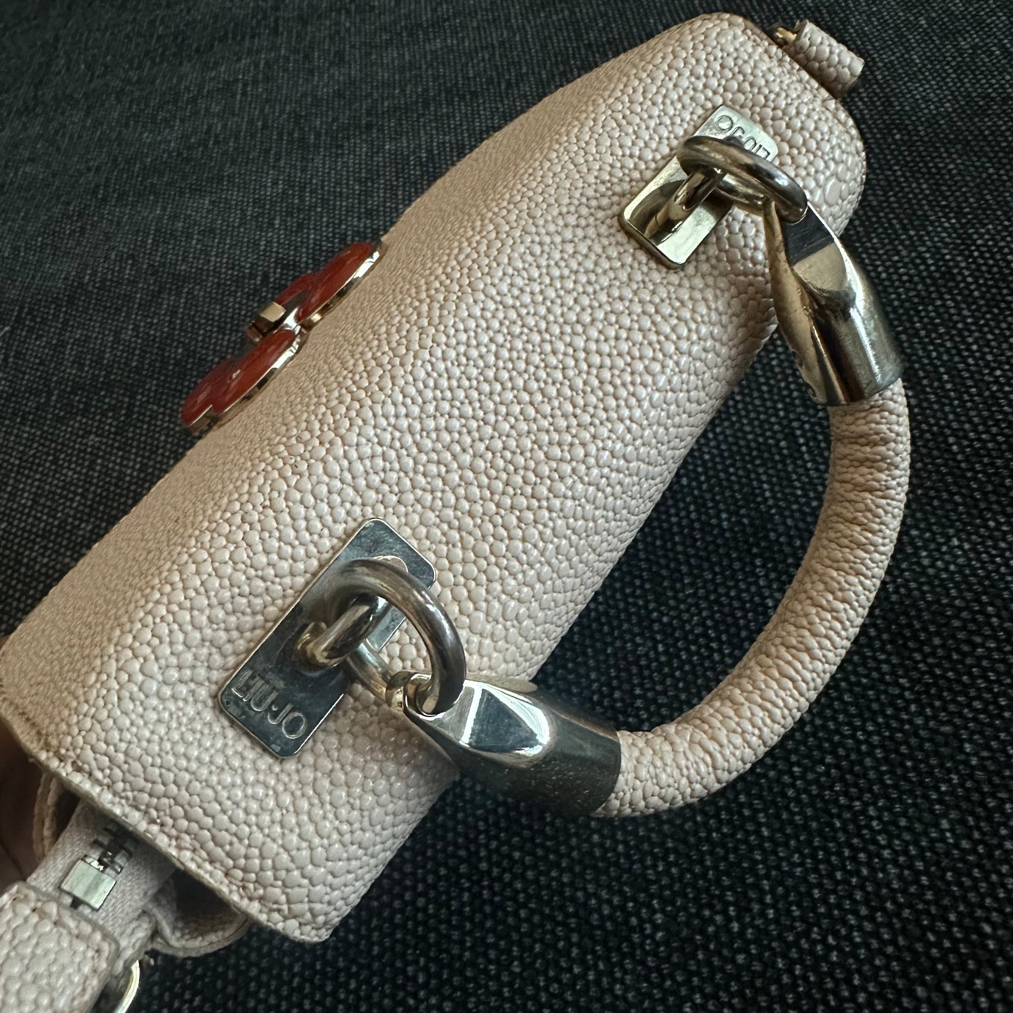 Liu Jo Handtasche mit Blumenverschluss – Ansicht 2